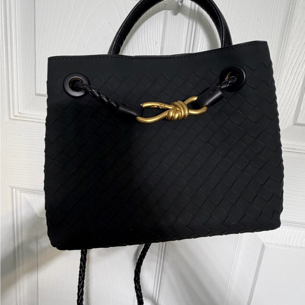 Elegant Black Woven Handbag fashion